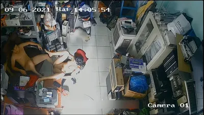 Người vợ chồng yêu nện nhau trong của hàng máy tính