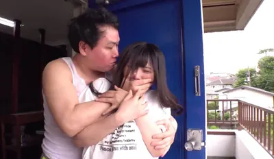 Tình đầu của tôi đã bị gã cạnh bên nhà xoạc tơi tả