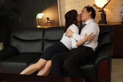 Vợ dối người chồng tăng ca để ở lại làm tình với sếp