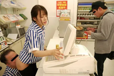 đi làm thêm ở cửa hàng tiện lợi, cô sinh viên bị anh tiền bối xxx sml