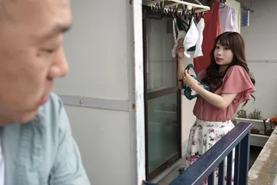 Gã cạnh nhà chuyên soi mói và cặp bà xã ông xã thường xuyên rên la quá to