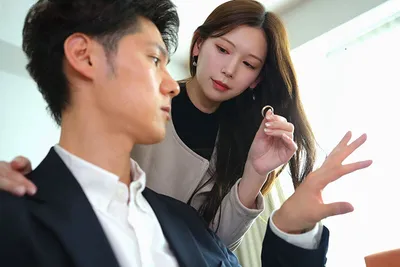 Bà xã đi đi giã ngoại, ông chồng ở nhà bị nhỏ em bà xã gạ chịch không trượt phát nào