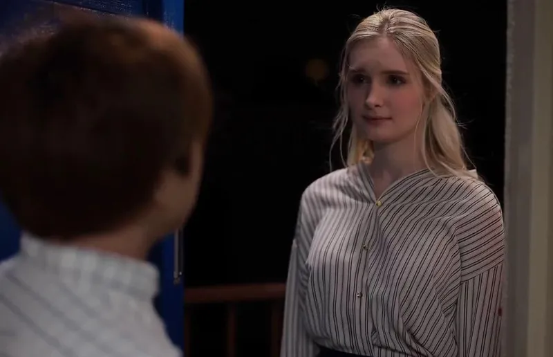 Cô đơn nơi xứ lạ với ông chồng già, người vợ tây được anh hàng xóm an ủi