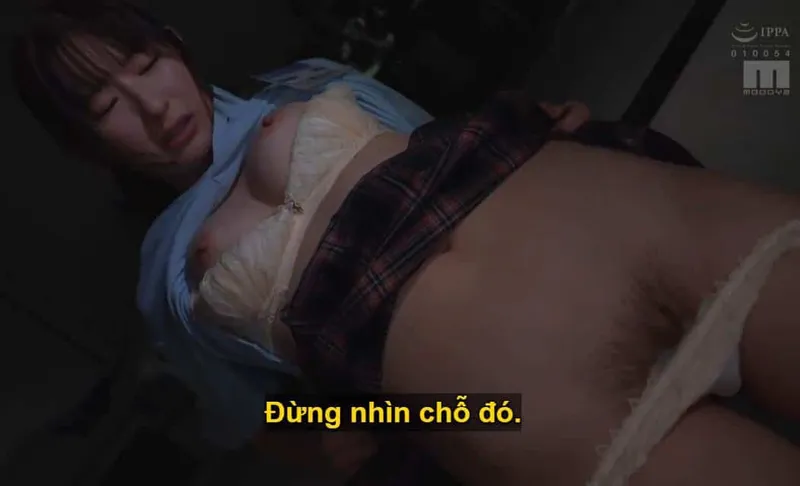 Ông sếp lập mưu "xử đẹp" cô nhân viên dưới quyền kiêu kỳ lười nhác, suốt ngày bận rộn tán gẫu tin nhắn cùng người yêu.
